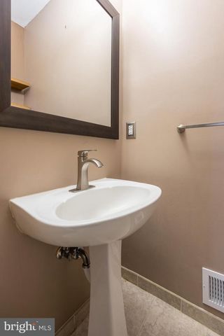 7 MOHAWK TRL, Burlington, NJ 08016