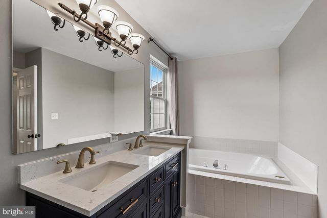 7 MOHAWK TRL, Burlington, NJ 08016