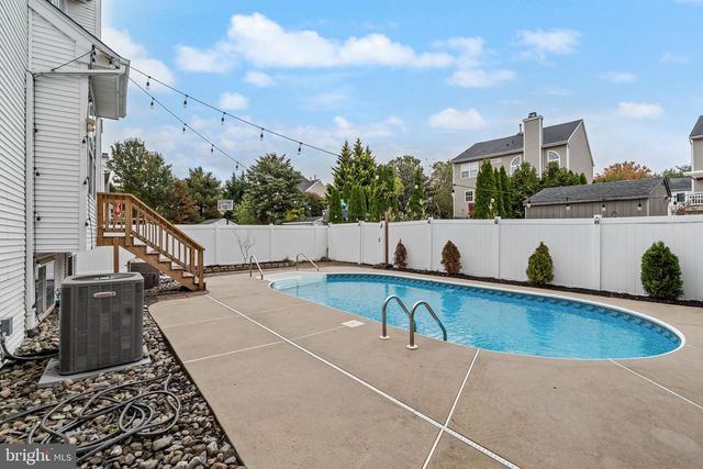 7 MOHAWK TRL, Burlington, NJ 08016