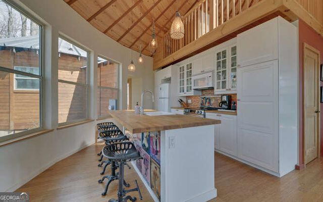 279 Collins Creek Road, Hiawassee, GA 30546