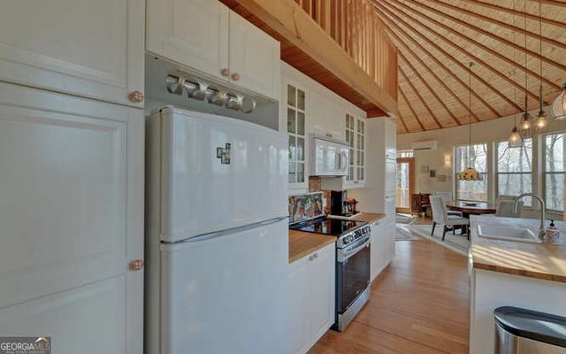 279 Collins Creek Road, Hiawassee, GA 30546