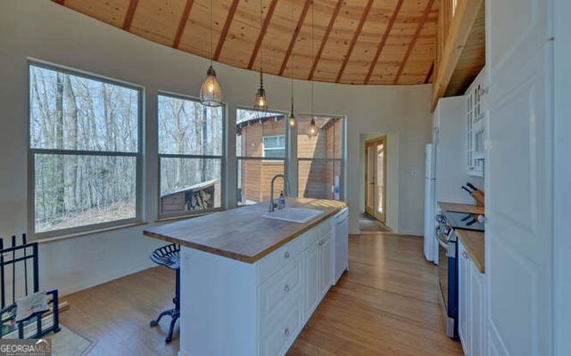 279 Collins Creek Road, Hiawassee, GA 30546