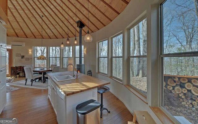 279 Collins Creek Road, Hiawassee, GA 30546