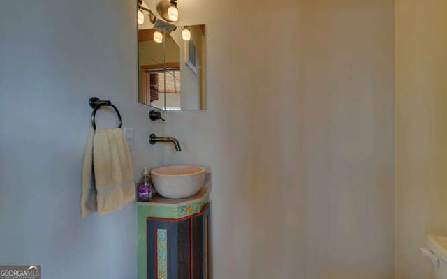 279 Collins Creek Road, Hiawassee, GA 30546