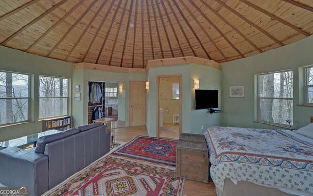 279 Collins Creek Road, Hiawassee, GA 30546