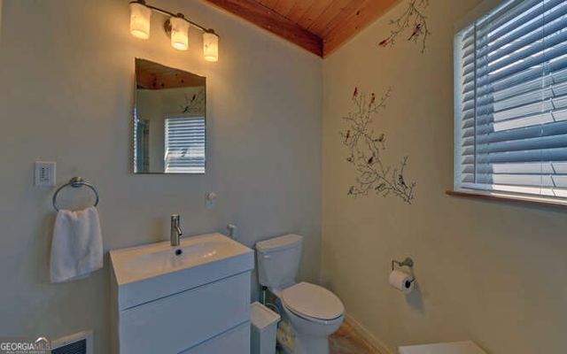 279 Collins Creek Road, Hiawassee, GA 30546