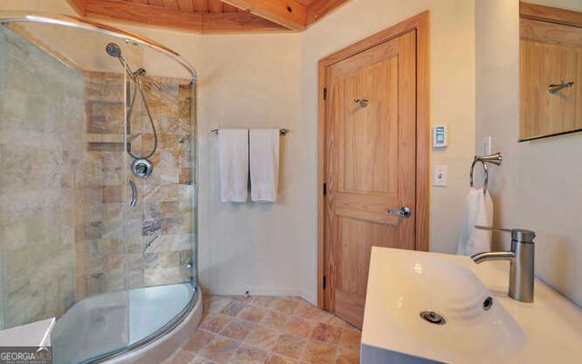 279 Collins Creek Road, Hiawassee, GA 30546