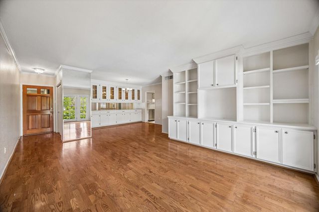 2238 S Piney Point Road 204, Houston, TX 77063