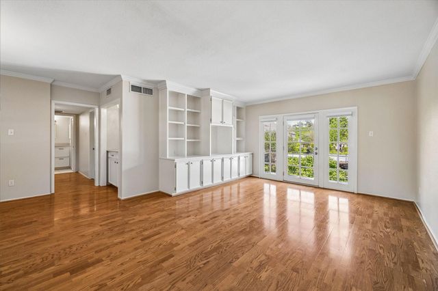 2238 S Piney Point Road 204, Houston, TX 77063