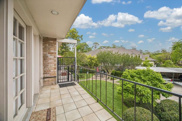 2238 S Piney Point Road 204, Houston, TX 77063