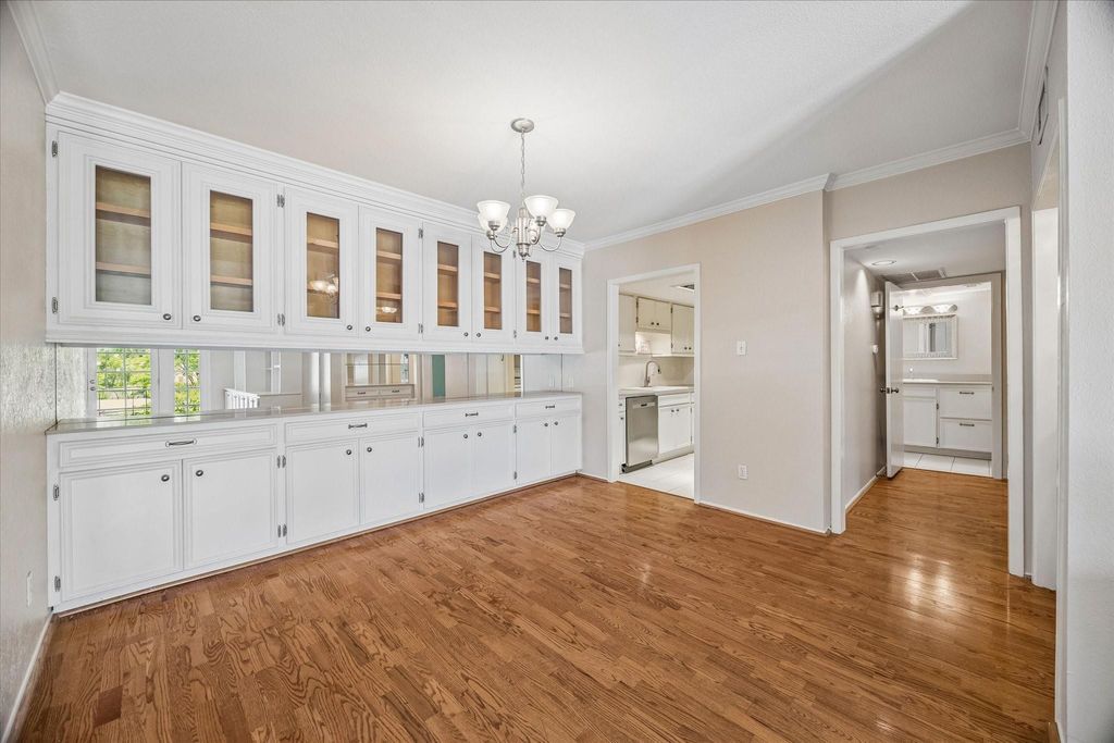 2238 S Piney Point Road 204, Houston, TX 77063