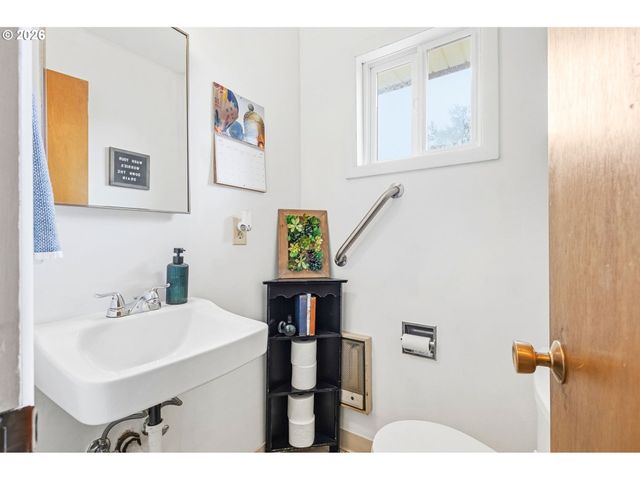 2510 OAK St, Albany, OR 97322