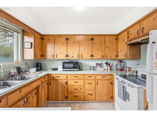 2510 OAK St, Albany, OR 97322