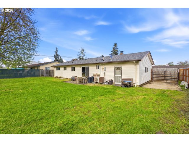 2510 OAK St, Albany, OR 97322