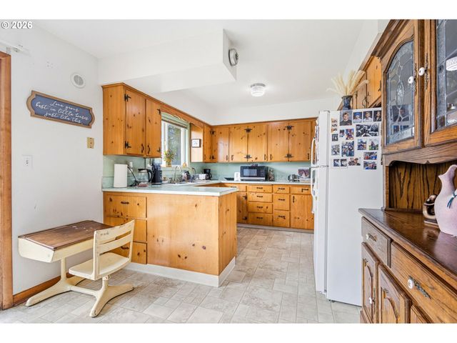 2510 OAK St, Albany, OR 97322