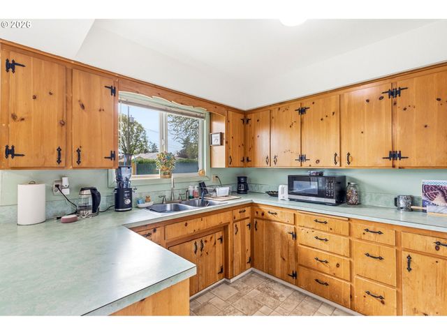 2510 OAK St, Albany, OR 97322