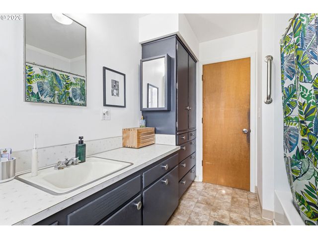 2510 OAK St, Albany, OR 97322