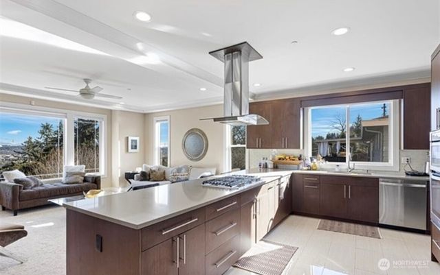 23905 43rd Avenue S, Kent, WA 98032