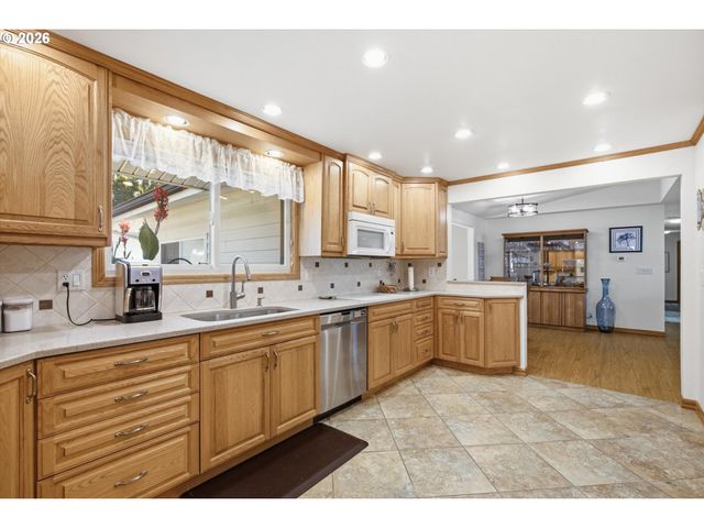 3562 Se CEDAR St, Hillsboro, OR 97123
