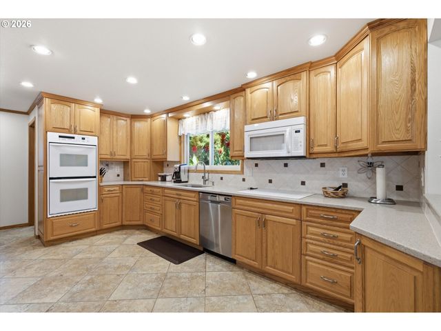 3562 Se CEDAR St, Hillsboro, OR 97123