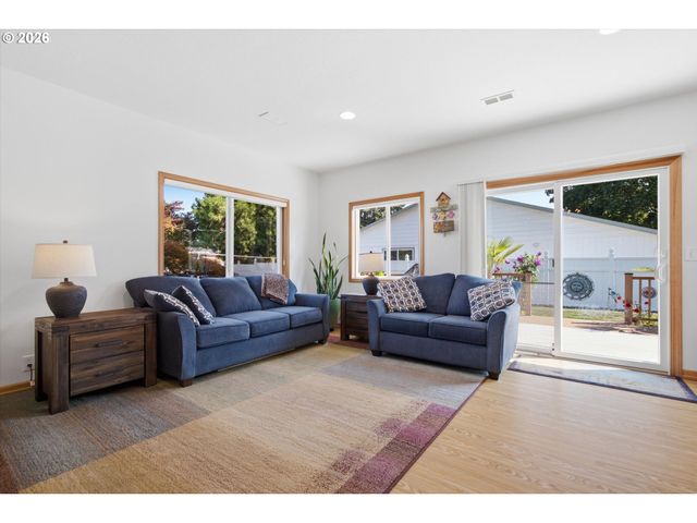 3562 Se CEDAR St, Hillsboro, OR 97123