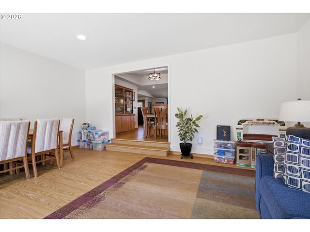 3562 Se CEDAR St, Hillsboro, OR 97123