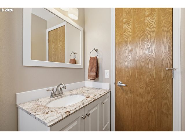 3562 Se CEDAR St, Hillsboro, OR 97123