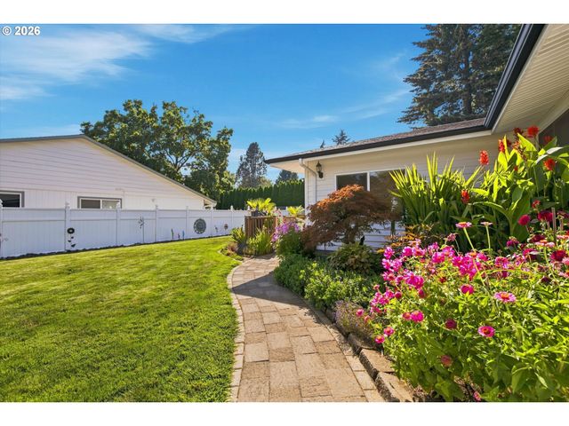 3562 Se CEDAR St, Hillsboro, OR 97123