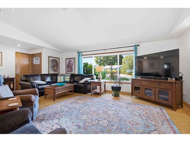 3562 Se CEDAR St, Hillsboro, OR 97123