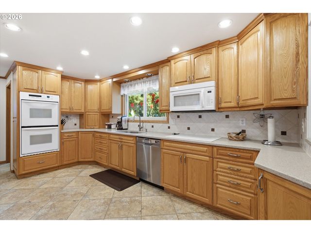 3562 Se CEDAR St, Hillsboro, OR 97123