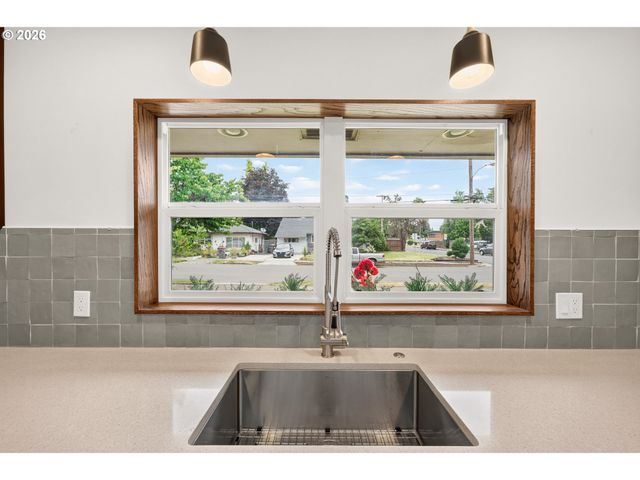 612 Nw 13TH St, Mc Minnville, OR 97128