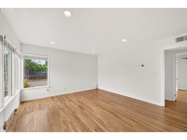 612 Nw 13TH St, Mc Minnville, OR 97128