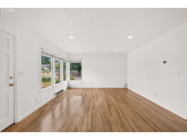 612 Nw 13TH St, Mc Minnville, OR 97128