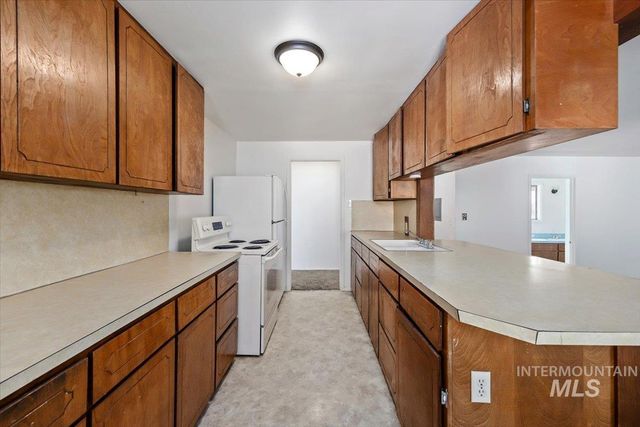 342 W Railroad Ave, Hansen, ID 83334
