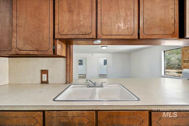 342 W Railroad Ave, Hansen, ID 83334