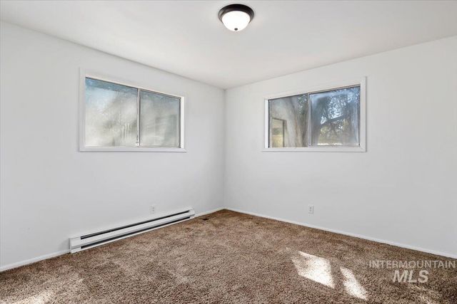342 W Railroad Ave, Hansen, ID 83334