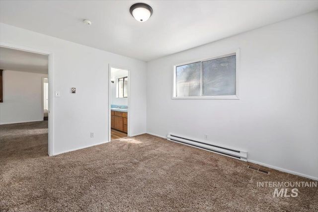 342 W Railroad Ave, Hansen, ID 83334