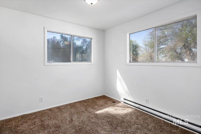 342 W Railroad Ave, Hansen, ID 83334
