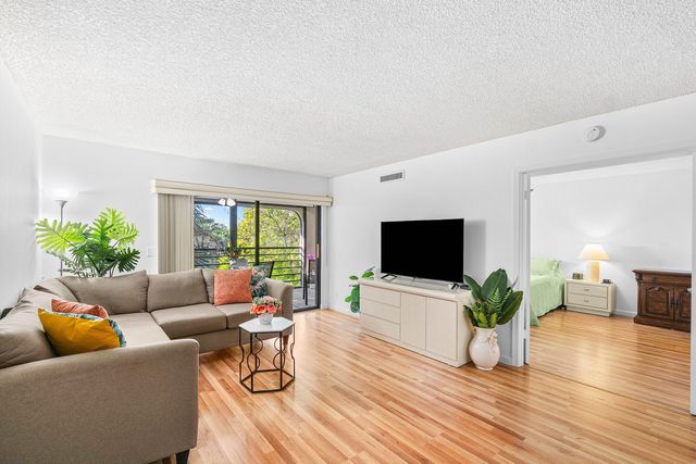 10110 Cedar Point Boulevard 305, Boynton Beach, FL 33437