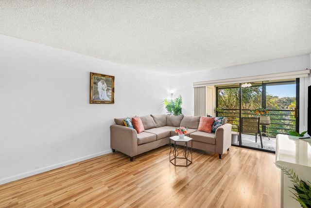 10110 Cedar Point Boulevard 305, Boynton Beach, FL 33437