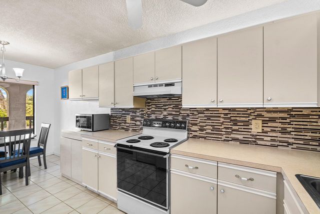 10110 Cedar Point Boulevard 305, Boynton Beach, FL 33437