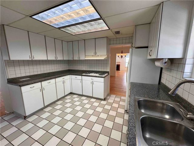 1827 Oakwood Avenue, Glendale, CA 91208