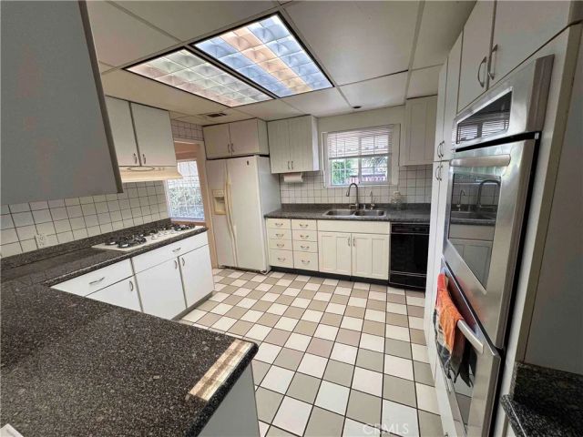 1827 Oakwood Avenue, Glendale, CA 91208