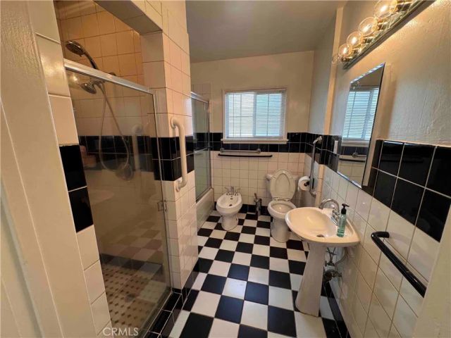 1827 Oakwood Avenue, Glendale, CA 91208
