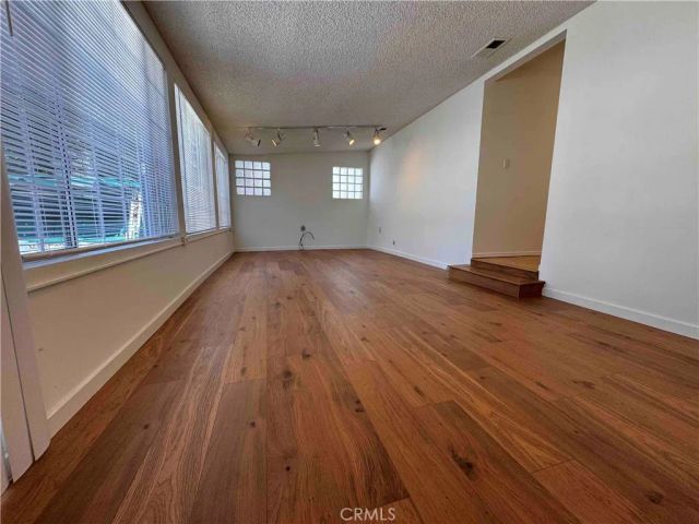 1827 Oakwood Avenue, Glendale, CA 91208