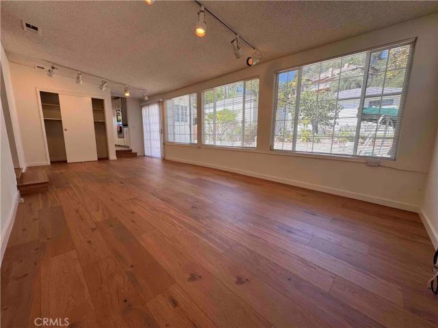 1827 Oakwood Avenue, Glendale, CA 91208