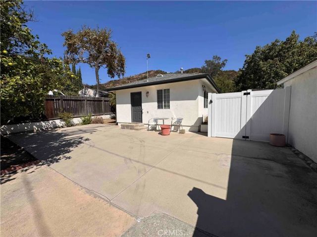 1827 Oakwood Avenue, Glendale, CA 91208