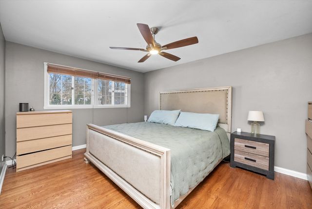 511 S Walnut Lane, Schaumburg, IL 60193