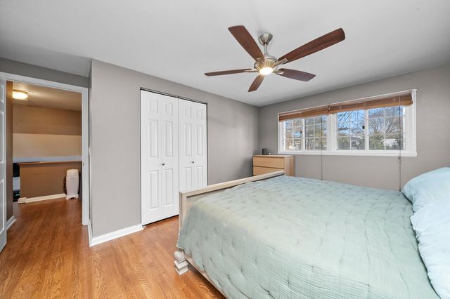 511 S Walnut Lane, Schaumburg, IL 60193