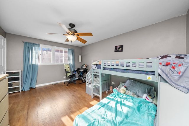 511 S Walnut Lane, Schaumburg, IL 60193